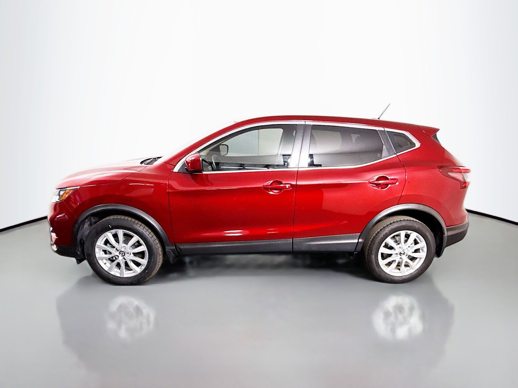 Used 2021 Nissan Rogue Sport S image 6