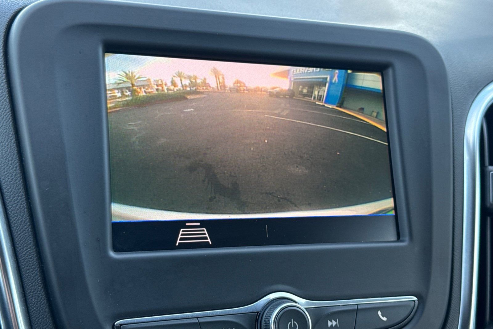 Certified 2021 Chevrolet Equinox LT w/ Driver Convenience Package image 21