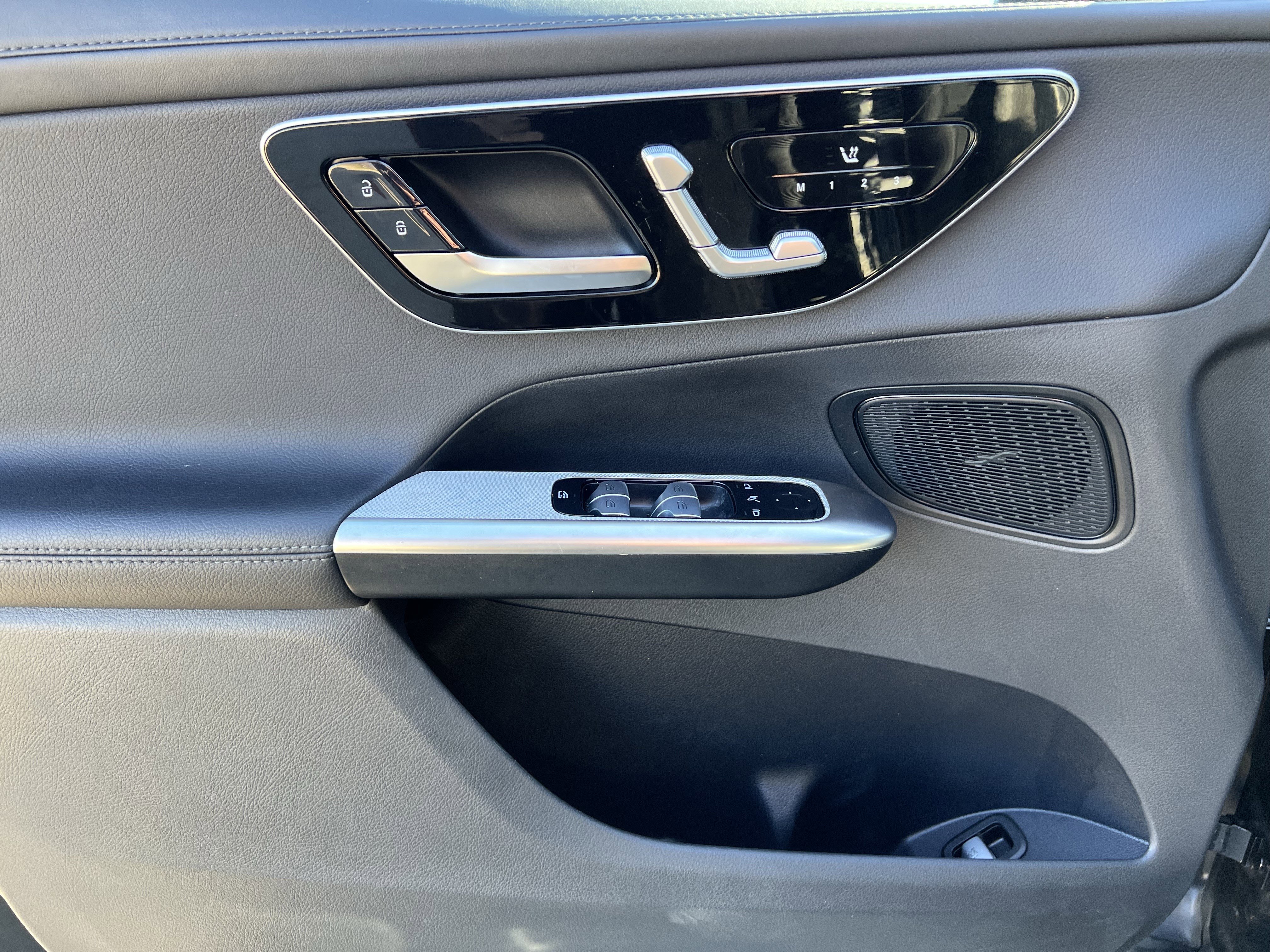 Used 2024 Mercedes-Benz GLC 300 4MATIC image 14