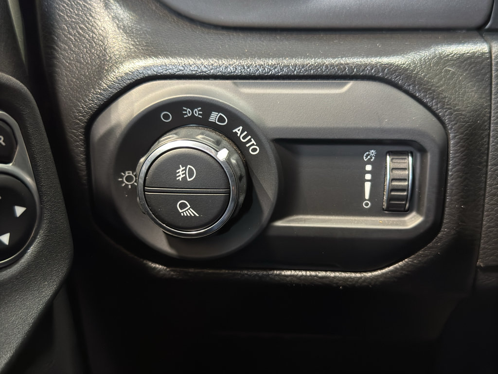 Used 2023 Jeep Gladiator Sport AWD/4WD image 29