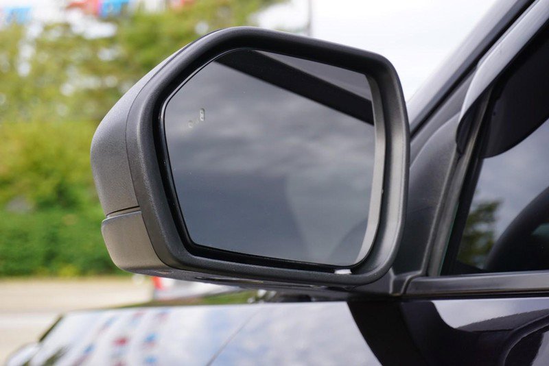 Used 2023 Ford Explorer XLT image 15