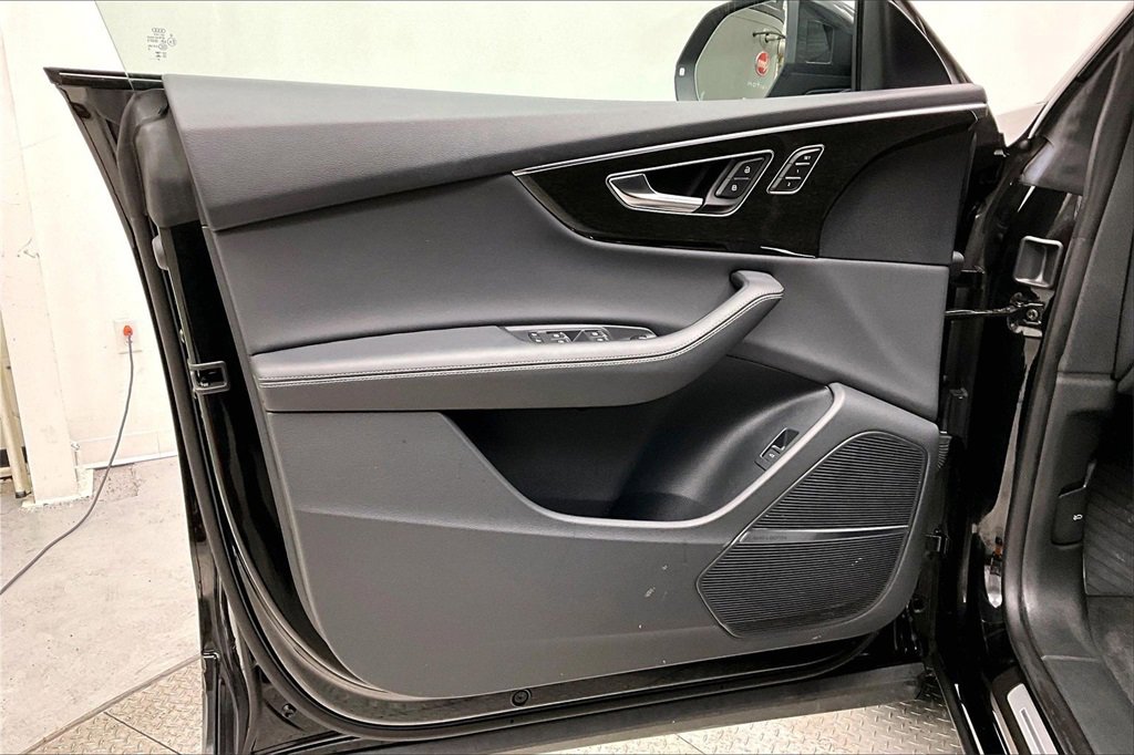 Used 2023 Audi Q8 Premium Plus w/ Premium Plus Package image 18