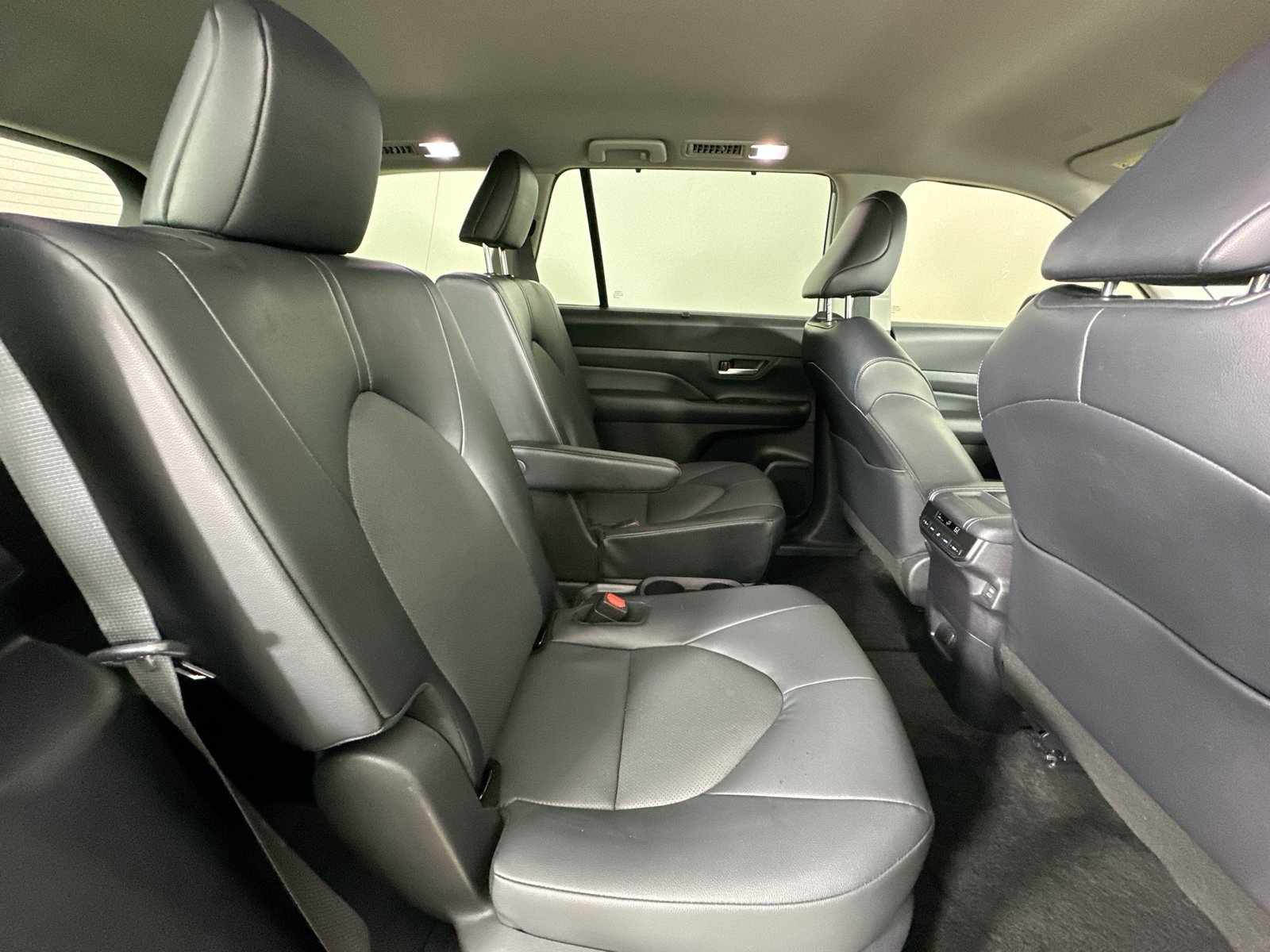 Used 2024 Toyota Grand Highlander AWD Hybrid image 41