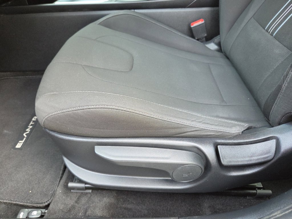 Used 2021 Hyundai Elantra SEL FWD image 18