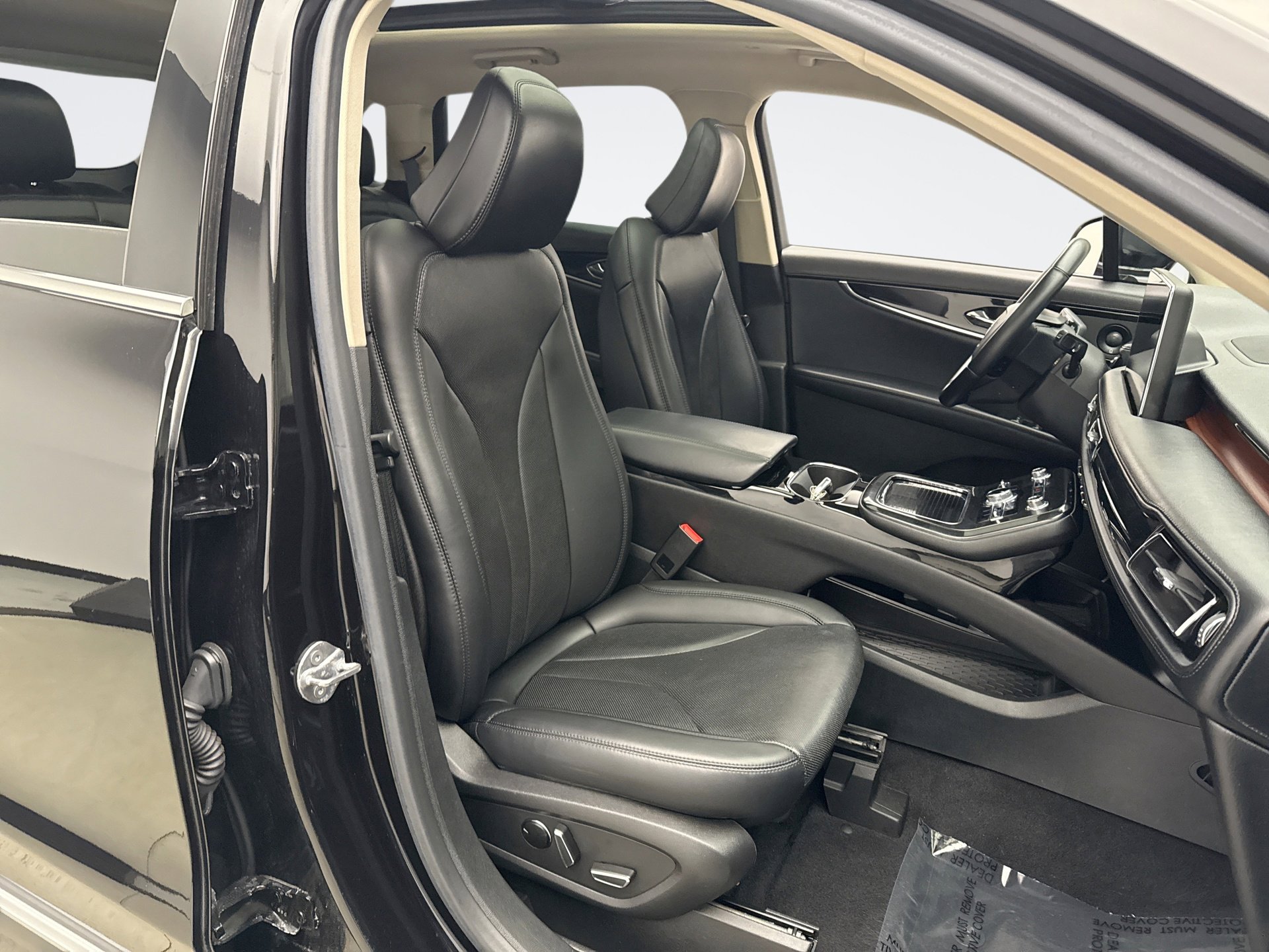 Used 2023 Lincoln Nautilus Reserve w/ Equipment Group 201A image 17