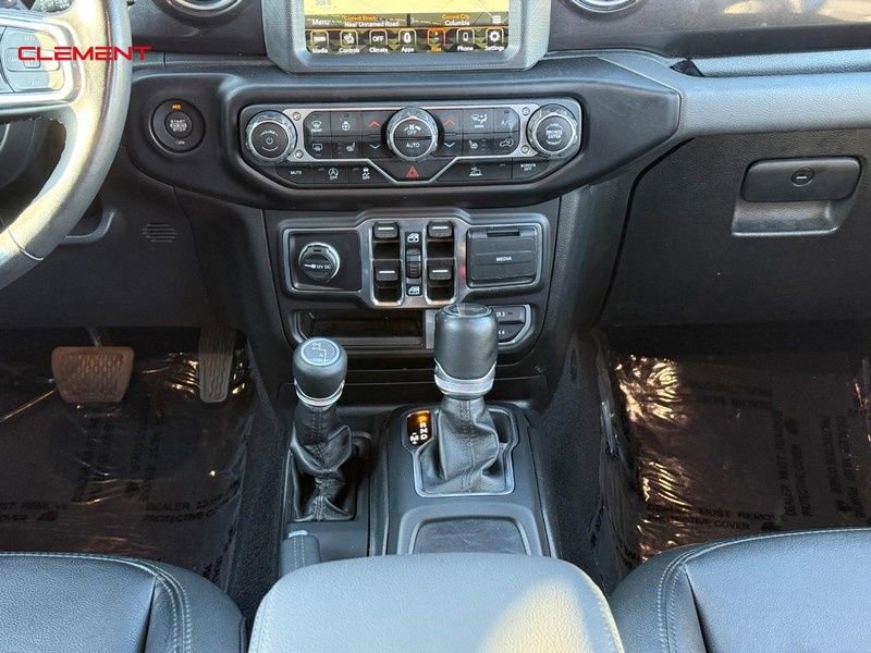 Used 2022 Jeep Wrangler Unlimited Sahara AWD/4WD image 17
