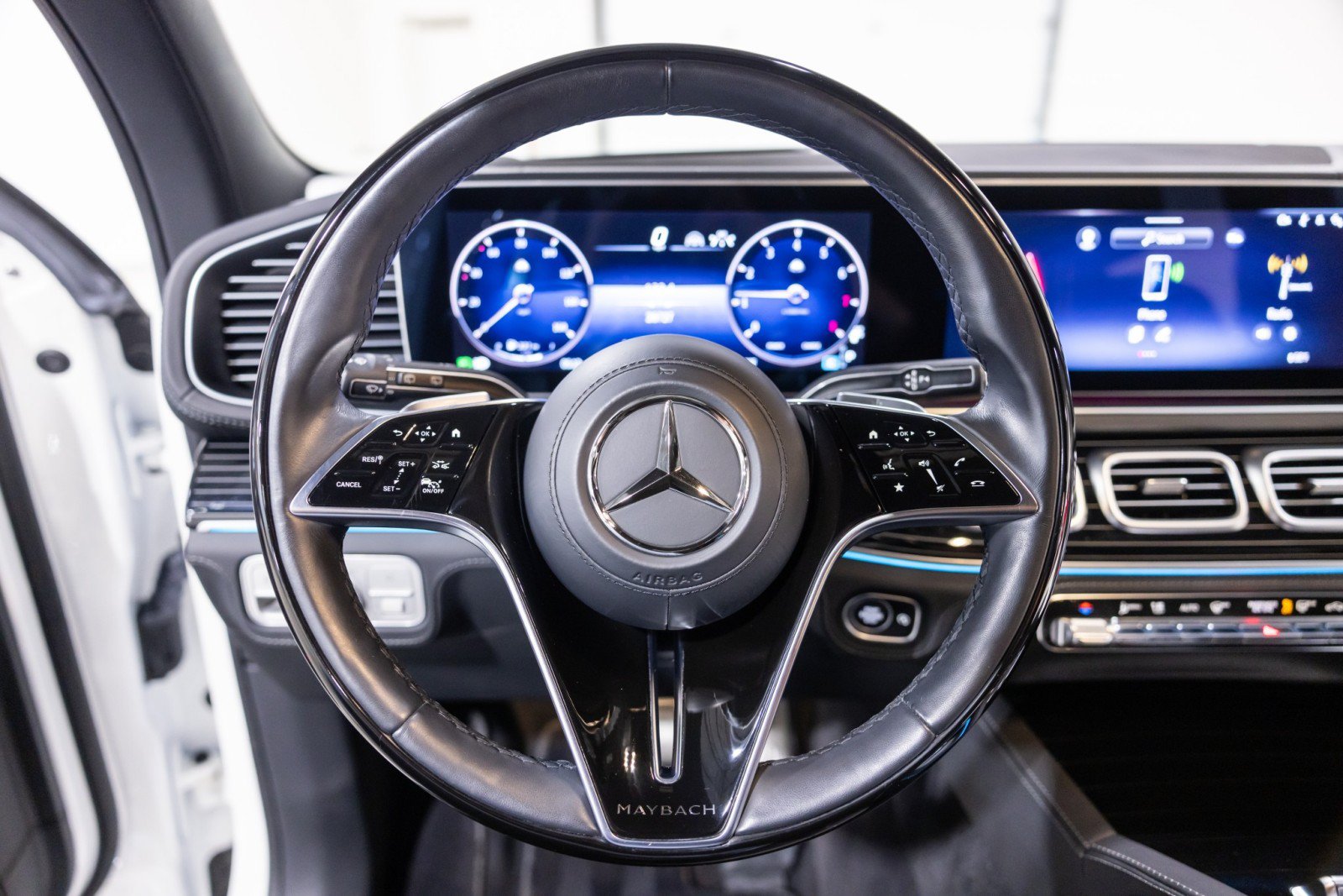 Used 2024 Mercedes-Benz Maybach GLS 600 4MATIC image 39