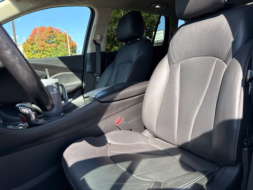 Used 2017 Buick Envision Essence FWD image 3