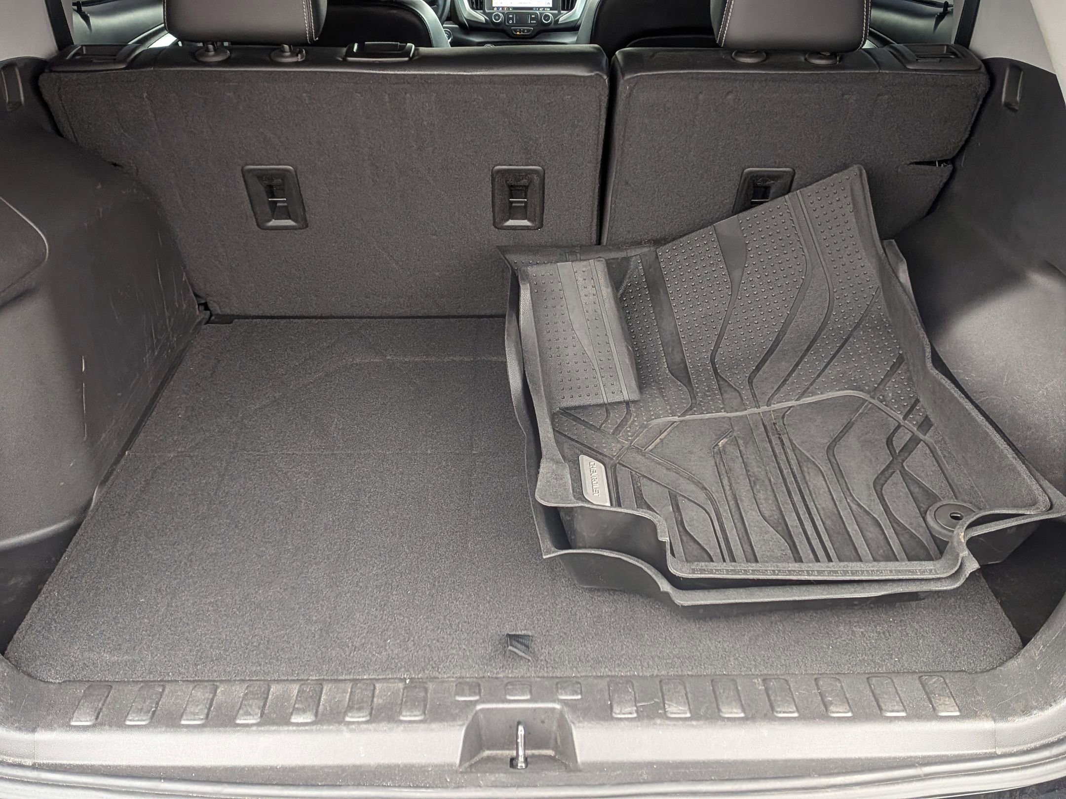 Used 2023 GMC Terrain SLT w/ Infotainment Package II image 34