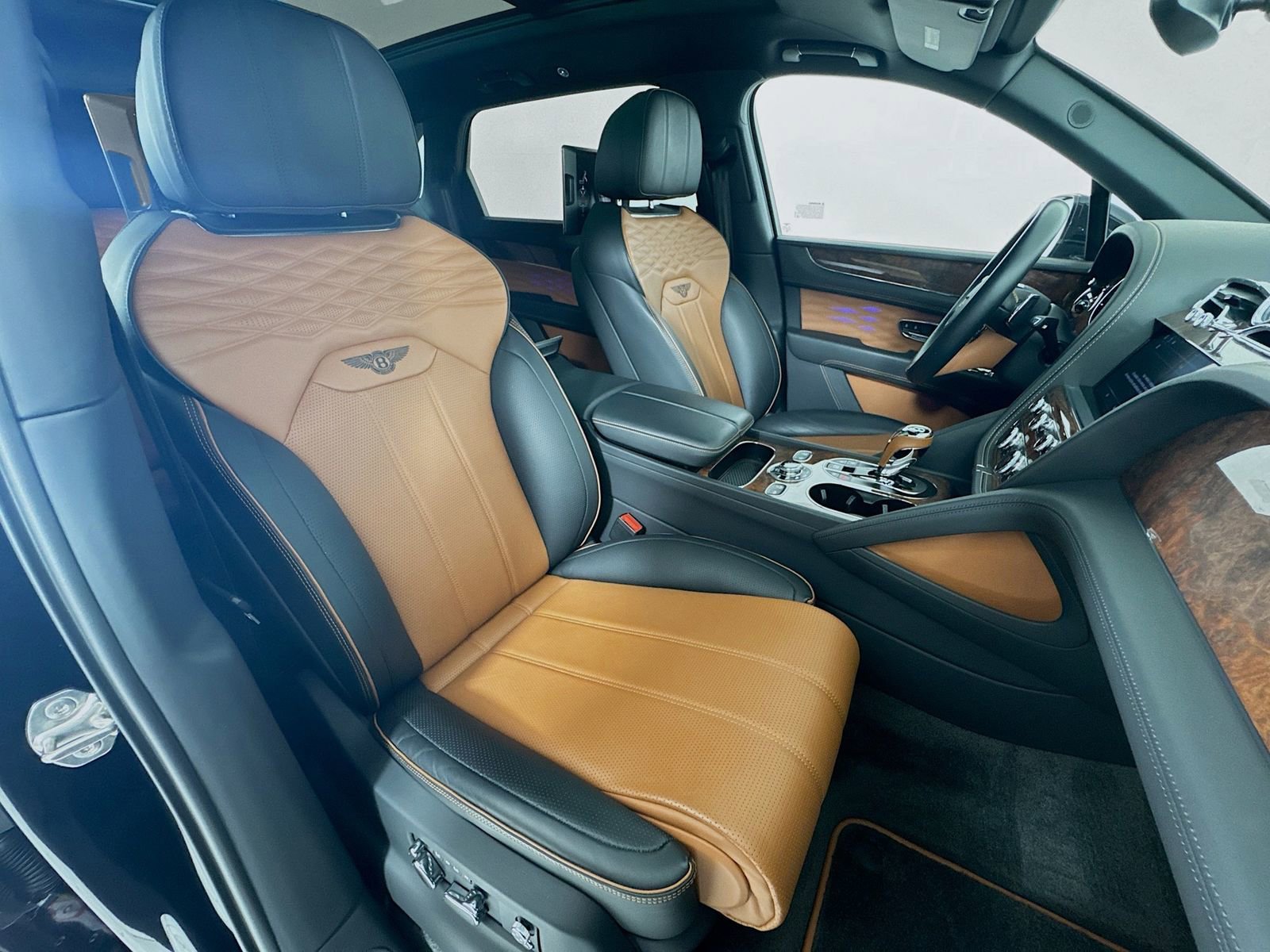 Certified 2024 Bentley Bentayga Extended Wheelbase image 29