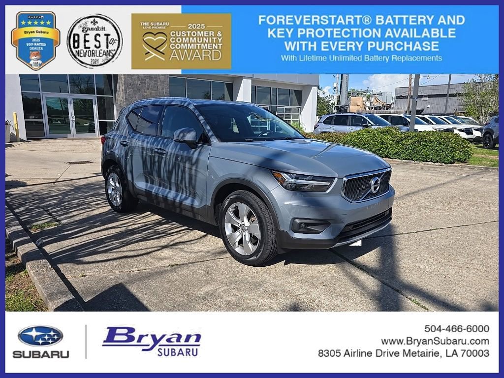 Used 2021 Volvo XC40 T5 Momentum image 1
