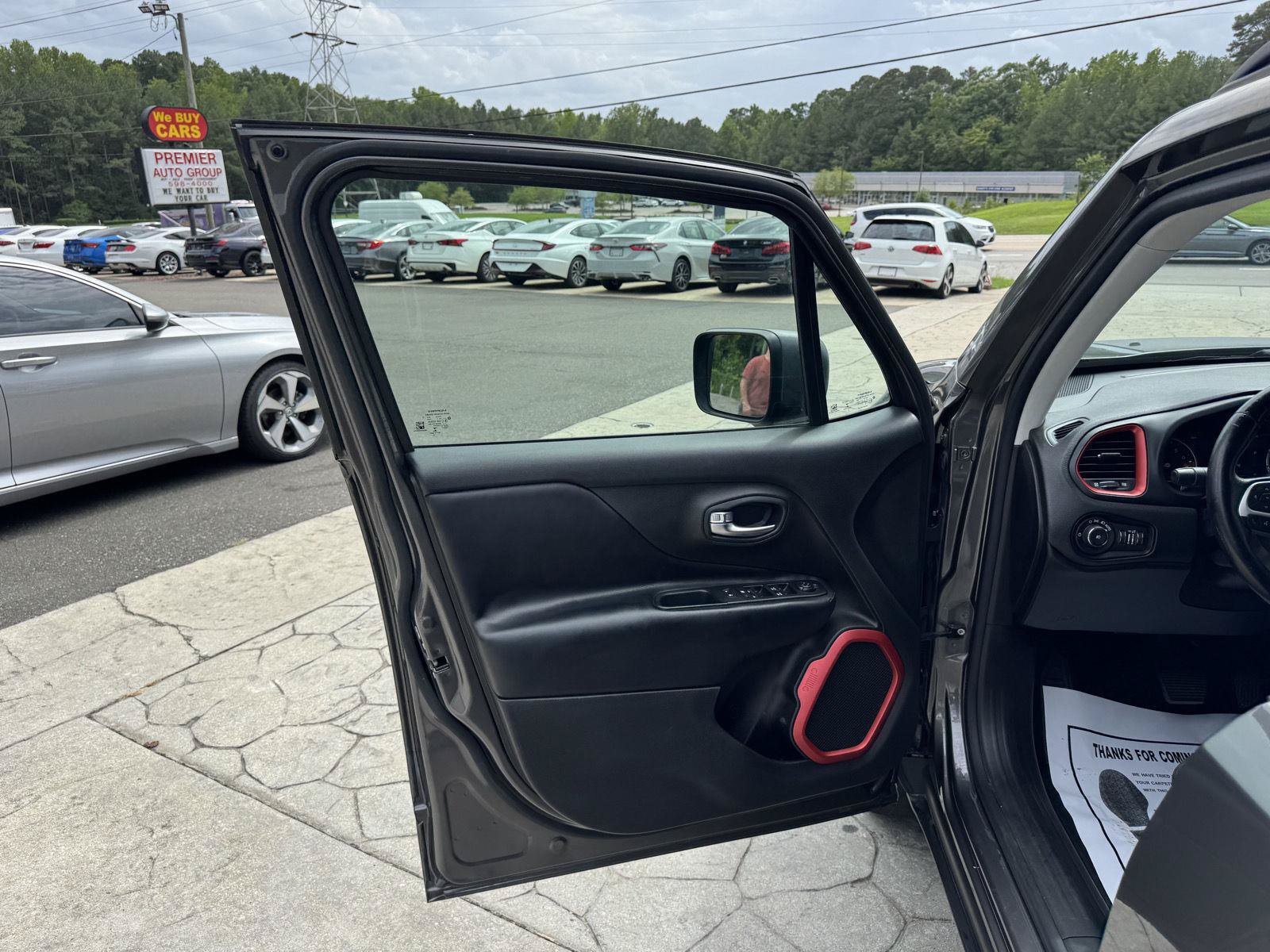 Used 2016 Jeep Renegade Trailhawk AWD/4WD image 5