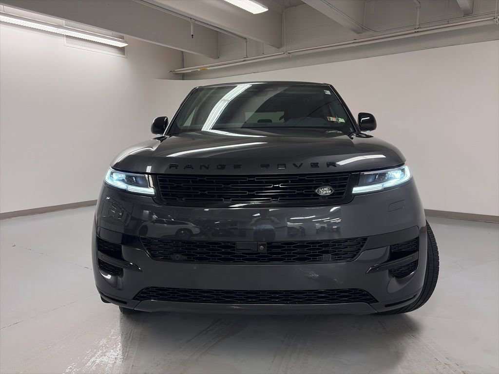 Used 2024 Land Rover Range Rover Sport SE AWD/4WD image 3