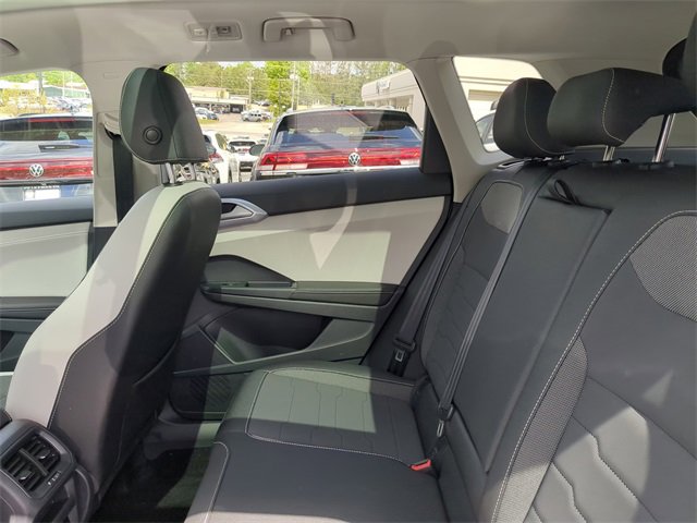New 2025 Volkswagen Taos SE image 11