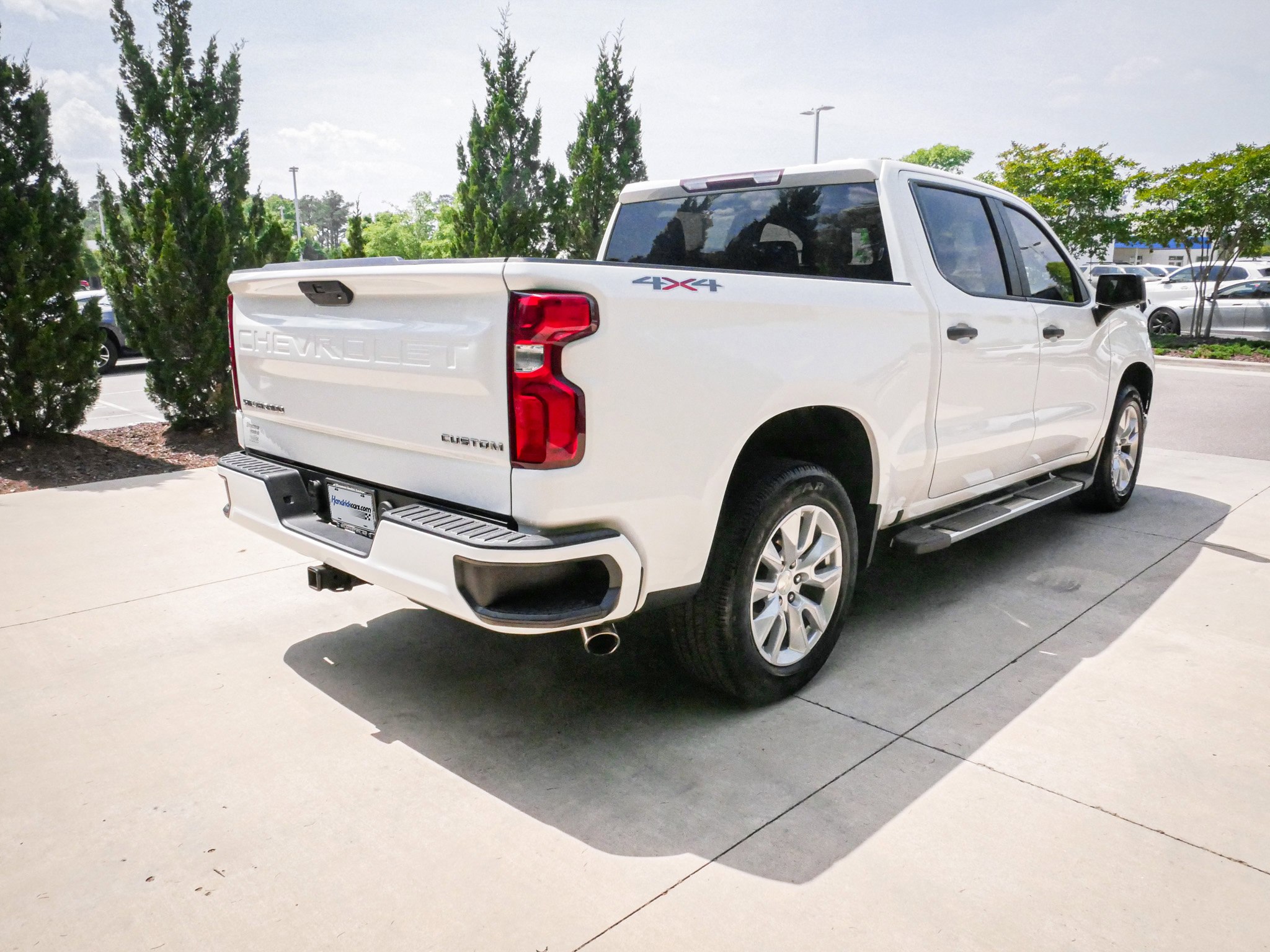 Used 2020 Chevrolet Silverado 1500 Custom w/ Custom Value Package AWD/4WD image 10