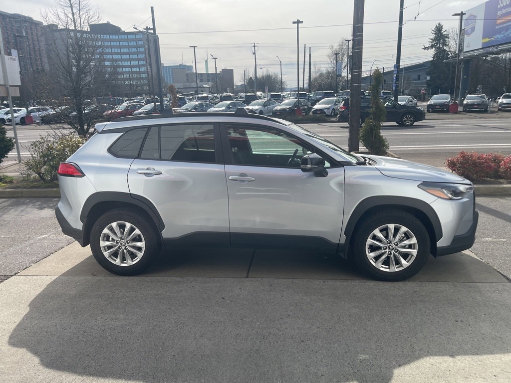 Used 2025 Toyota Corolla Cross LE w/ Moonroof Package image 5