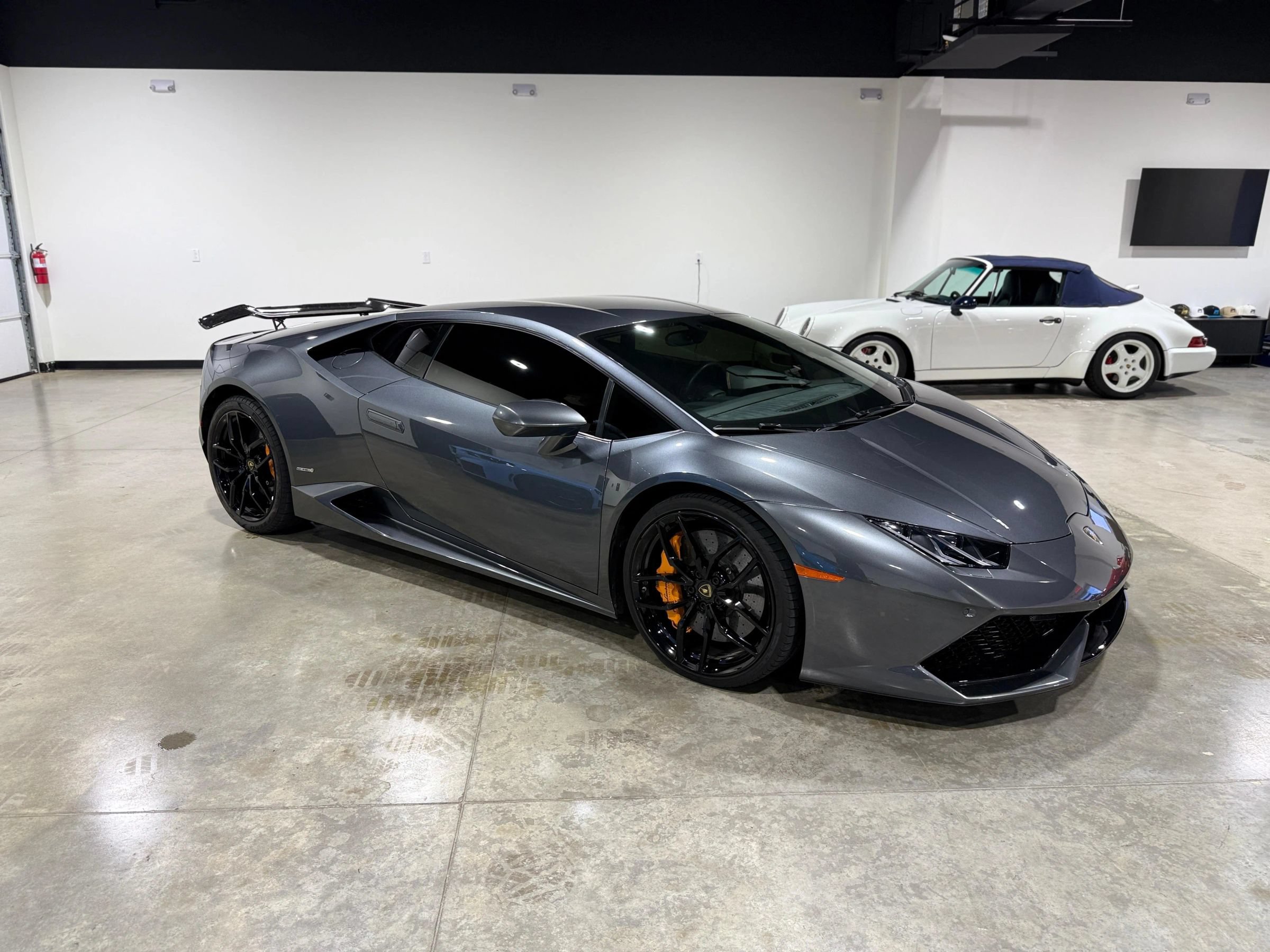 Used 2016 Lamborghini Huracan LP 610-4 AWD/4WD image 2