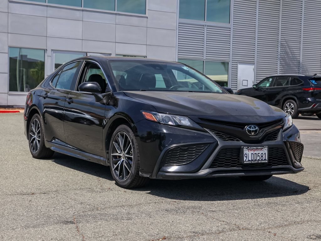 Used 2024 Toyota Camry SE FWD image 2