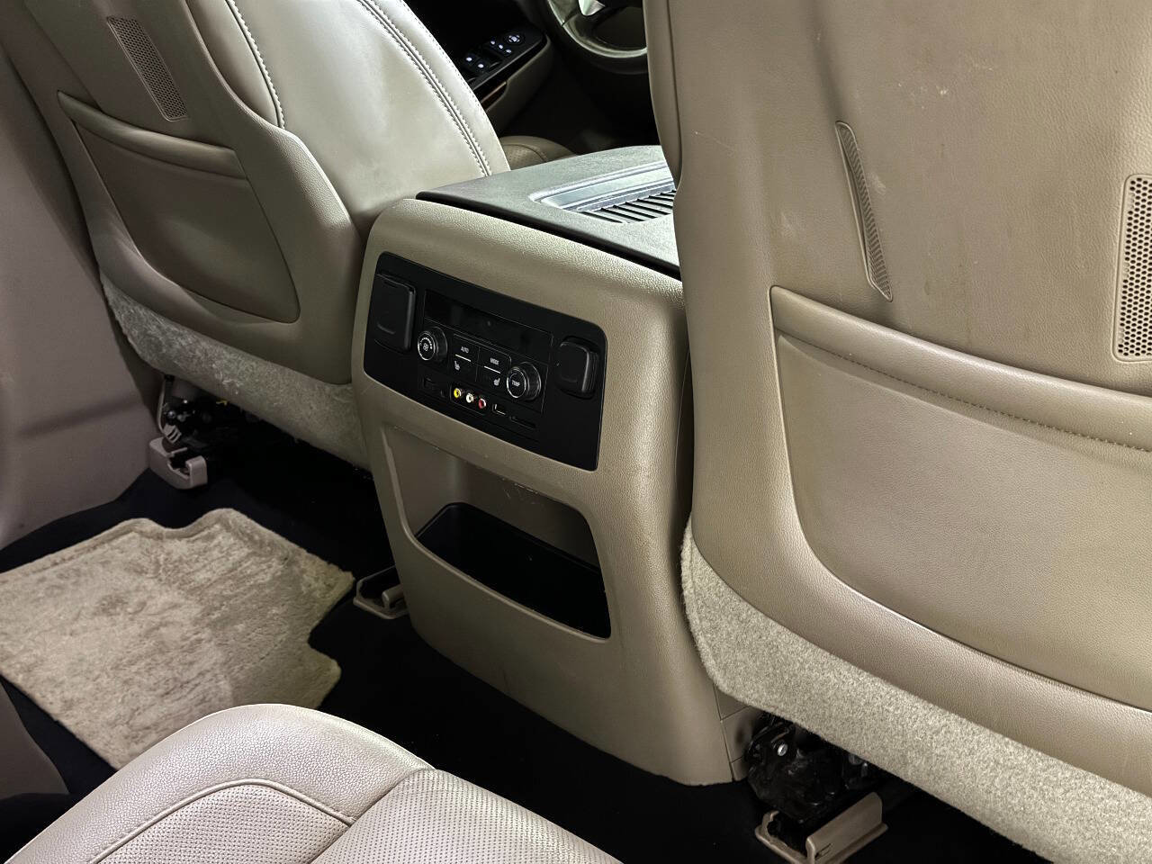 Used 2015 Chevrolet Suburban LTZ image 38