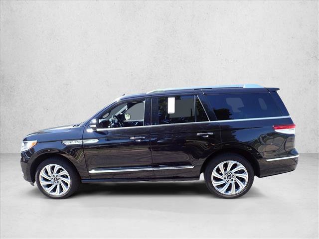 Used 2024 Lincoln Navigator Reserve AWD/4WD image 2