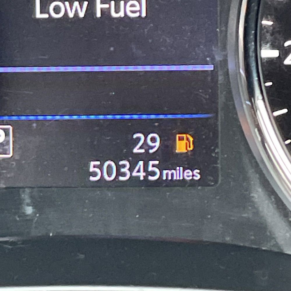 Used 2020 Nissan Rogue SV image 2