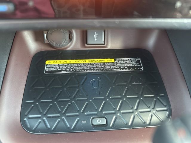 Used 2020 Toyota RAV4 Limited AWD/4WD image 32