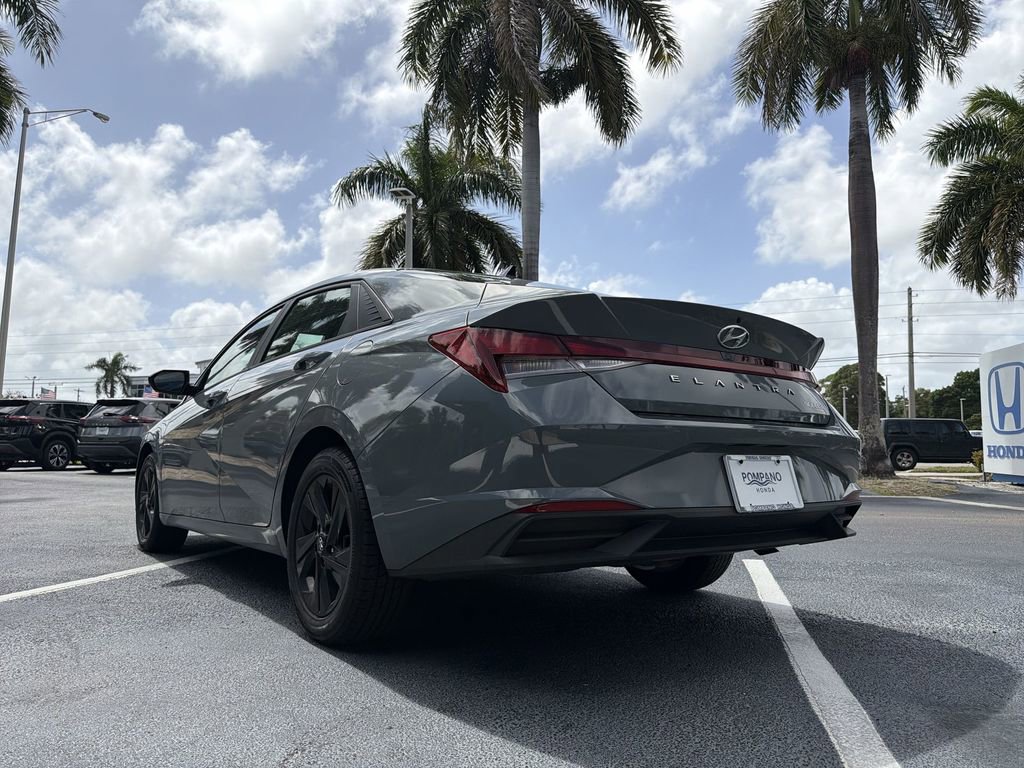 Used 2022 Hyundai Elantra SEL w/ Convenience Package FWD image 19