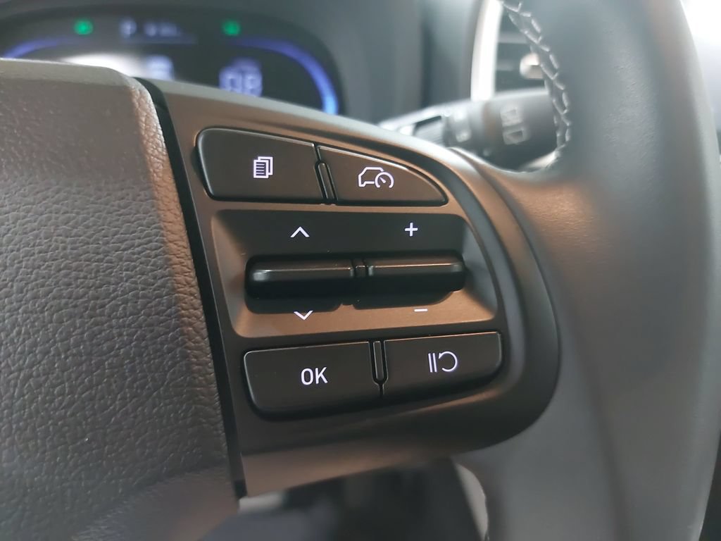 Certified 2024 Hyundai Venue SEL FWD image 17