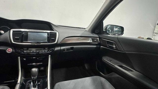Used 2017 Honda Accord EX-L image 20