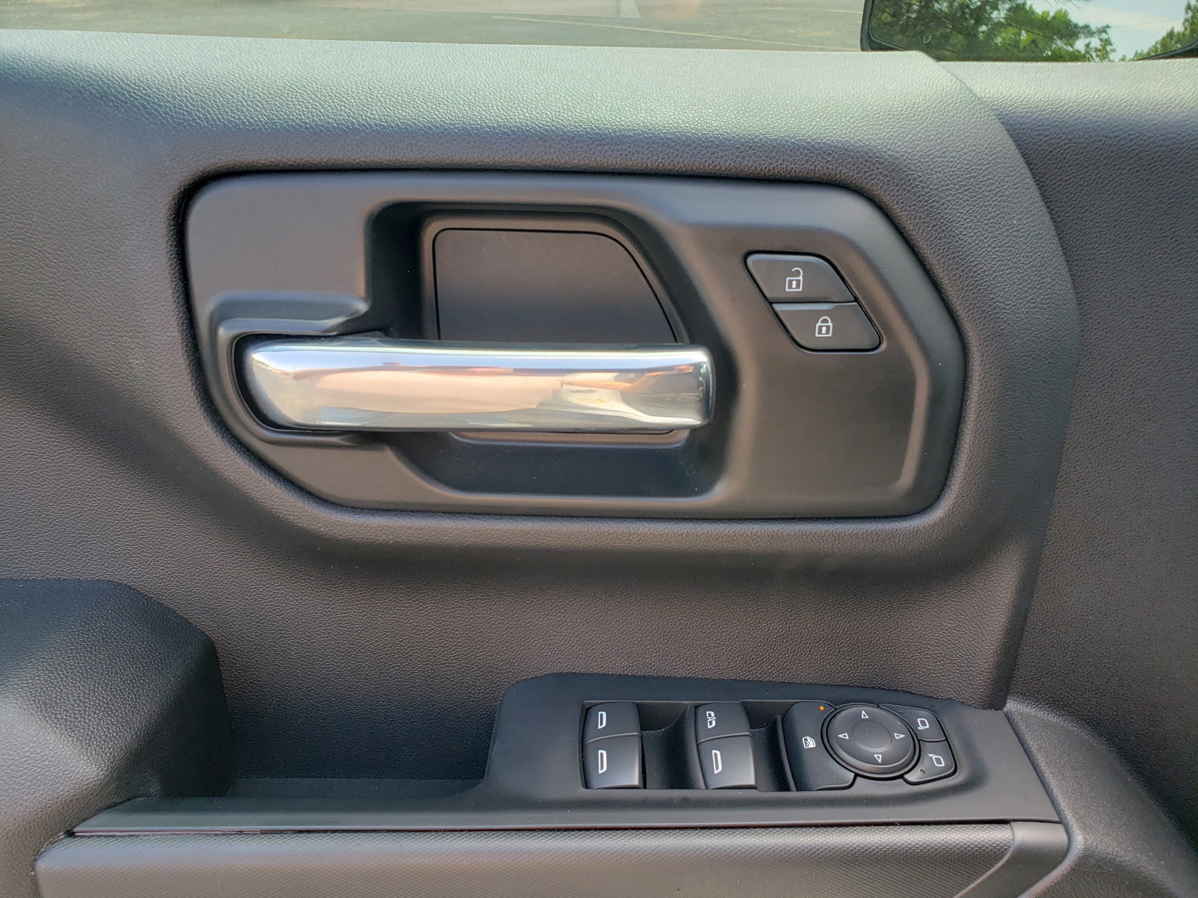 Used 2022 Chevrolet Silverado 1500 Custom w/ Safety Confidence Package AWD/4WD image 11