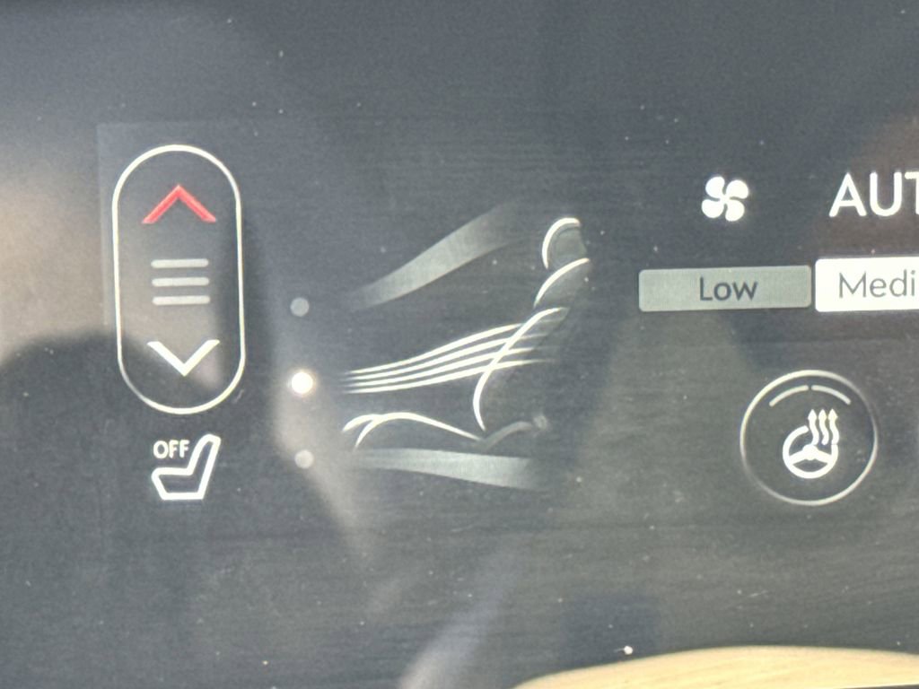 Used 2025 Genesis GV70 2.5T w/ Select Package image 31