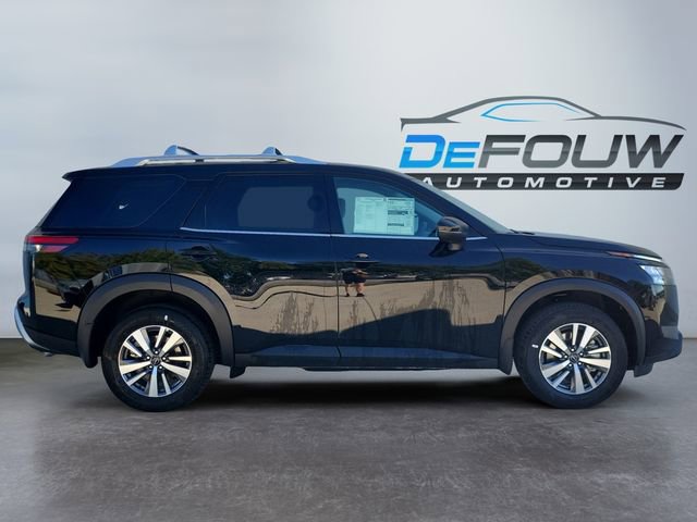 New 2025 Nissan Pathfinder SL image 2