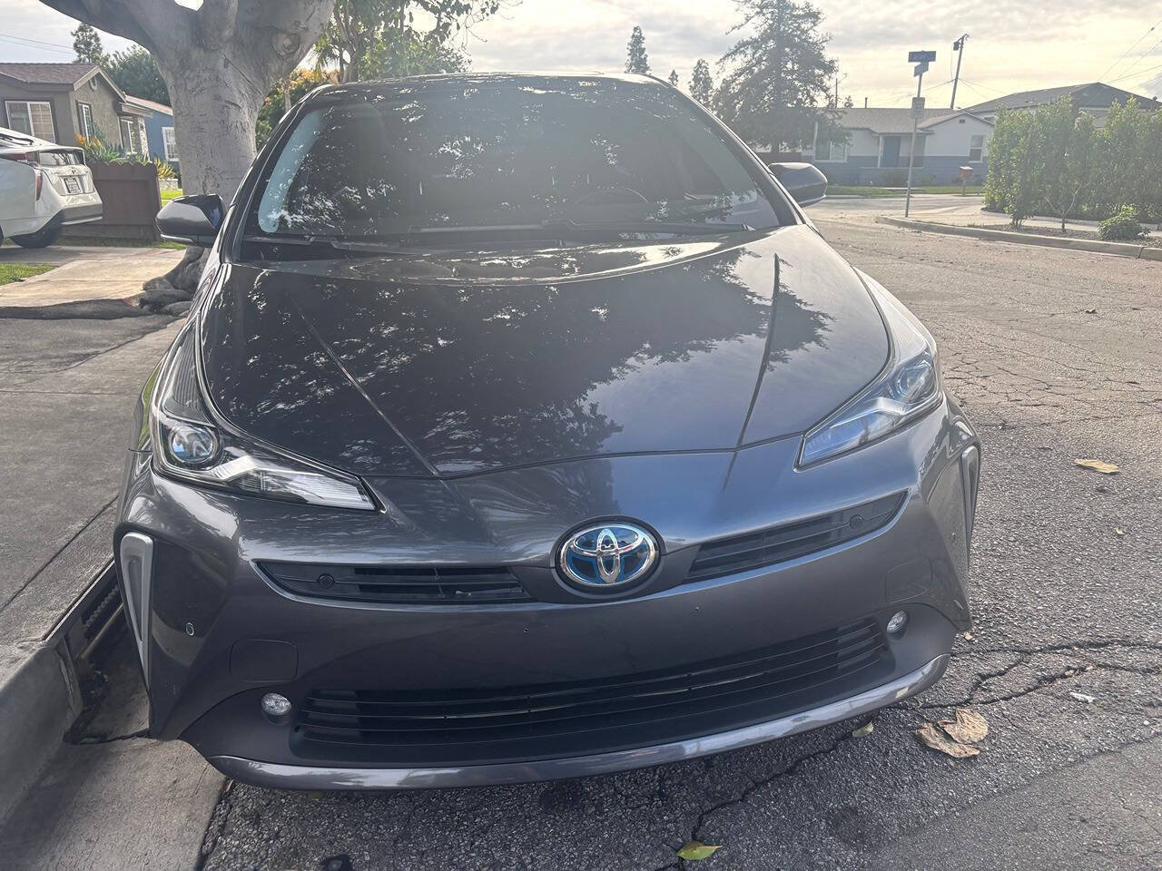 Used 2022 Toyota Prius XLE w/ Advanced Technology Package FWD image 2