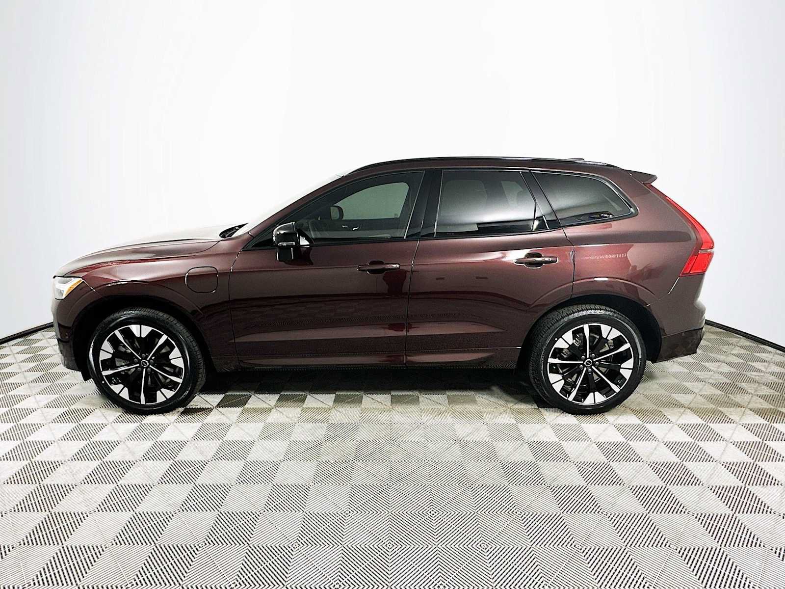 New 2026 Volvo XC60 T8 Plus w/ Protection Package Premier AWD/4WD image 4