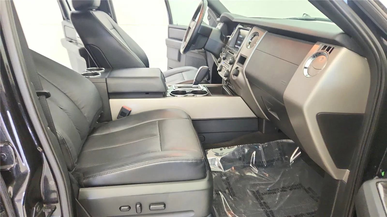Used 2015 Ford Expedition Limited w/ Equipment Group 301A AWD/4WD image 38