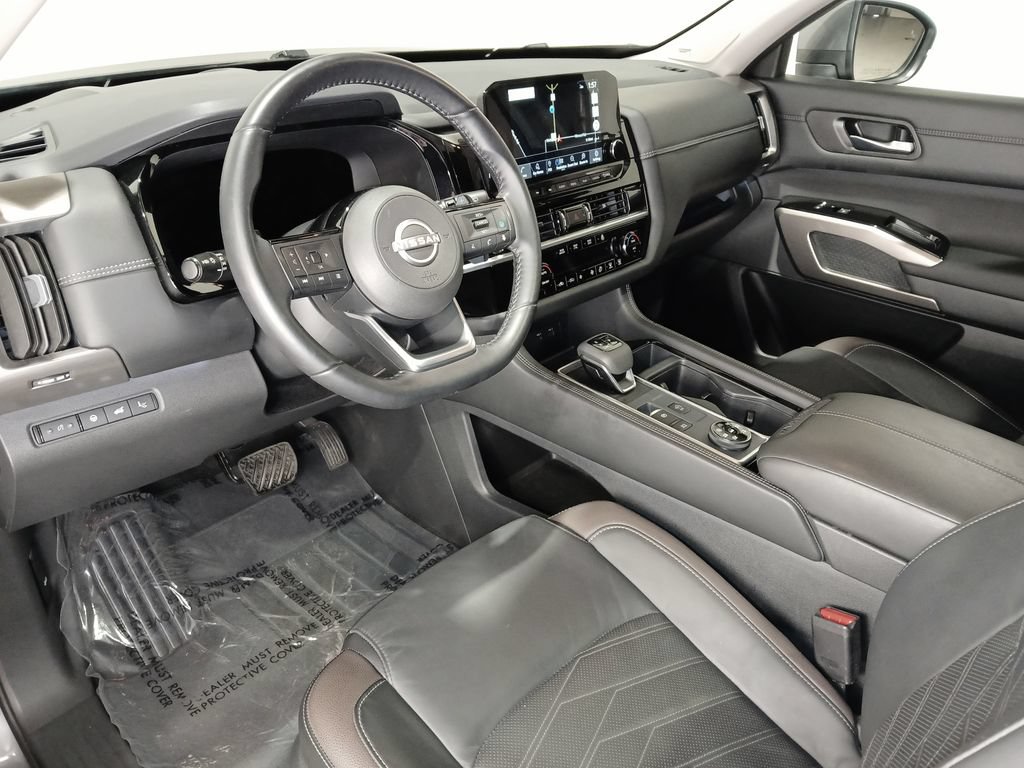 Used 2025 Nissan Pathfinder Platinum w/ Cargo Package AWD/4WD image 18
