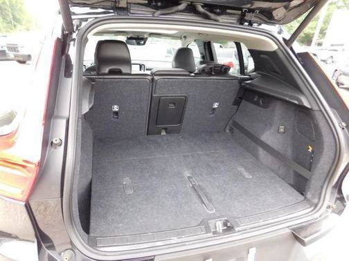 Used 2019 Volvo XC40 T5 Momentum AWD/4WD image 8