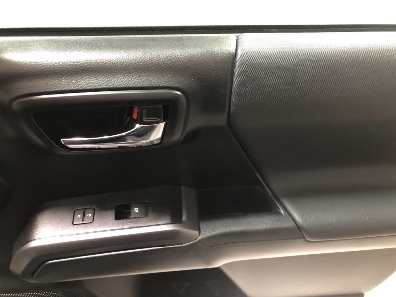 Used 2022 Toyota Tacoma TRD Sport image 14