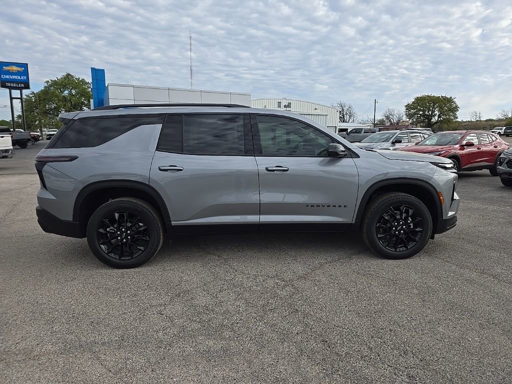 Used 2026 Chevrolet Traverse LT w/ Midnight/Sport Edition image 5