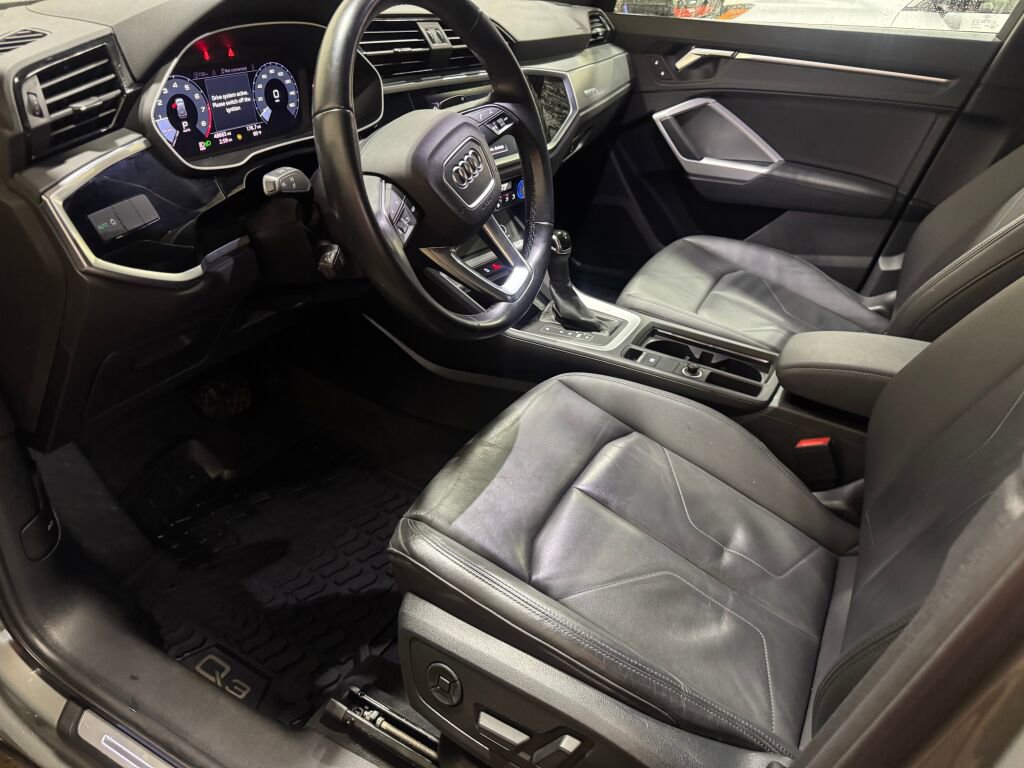Used 2021 Audi Q3 2.0T Premium w/ Convenience Package image 3