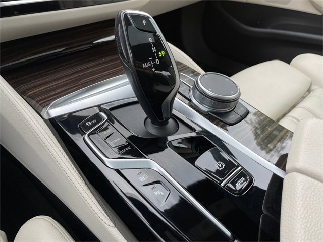 Used 2022 BMW 530e w/ M Sport Package image 12