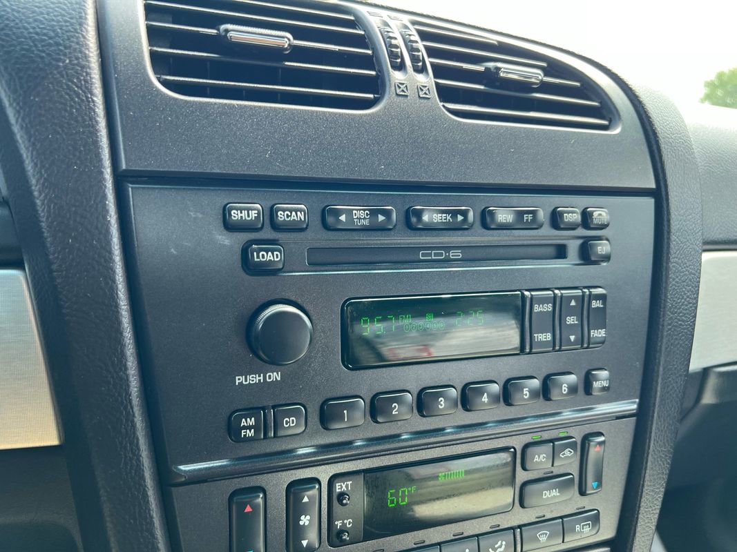 Used 2003 Ford Thunderbird image 32