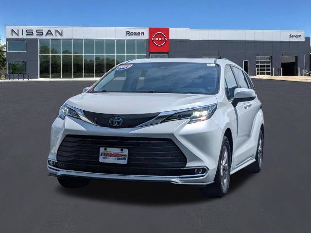 Used 2023 Toyota Sienna XLE FWD image 7