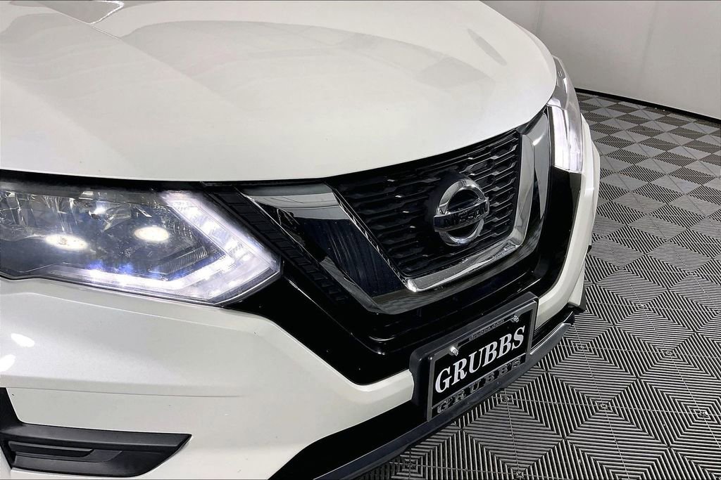 Used 2017 Nissan Rogue SV AWD/4WD image 40