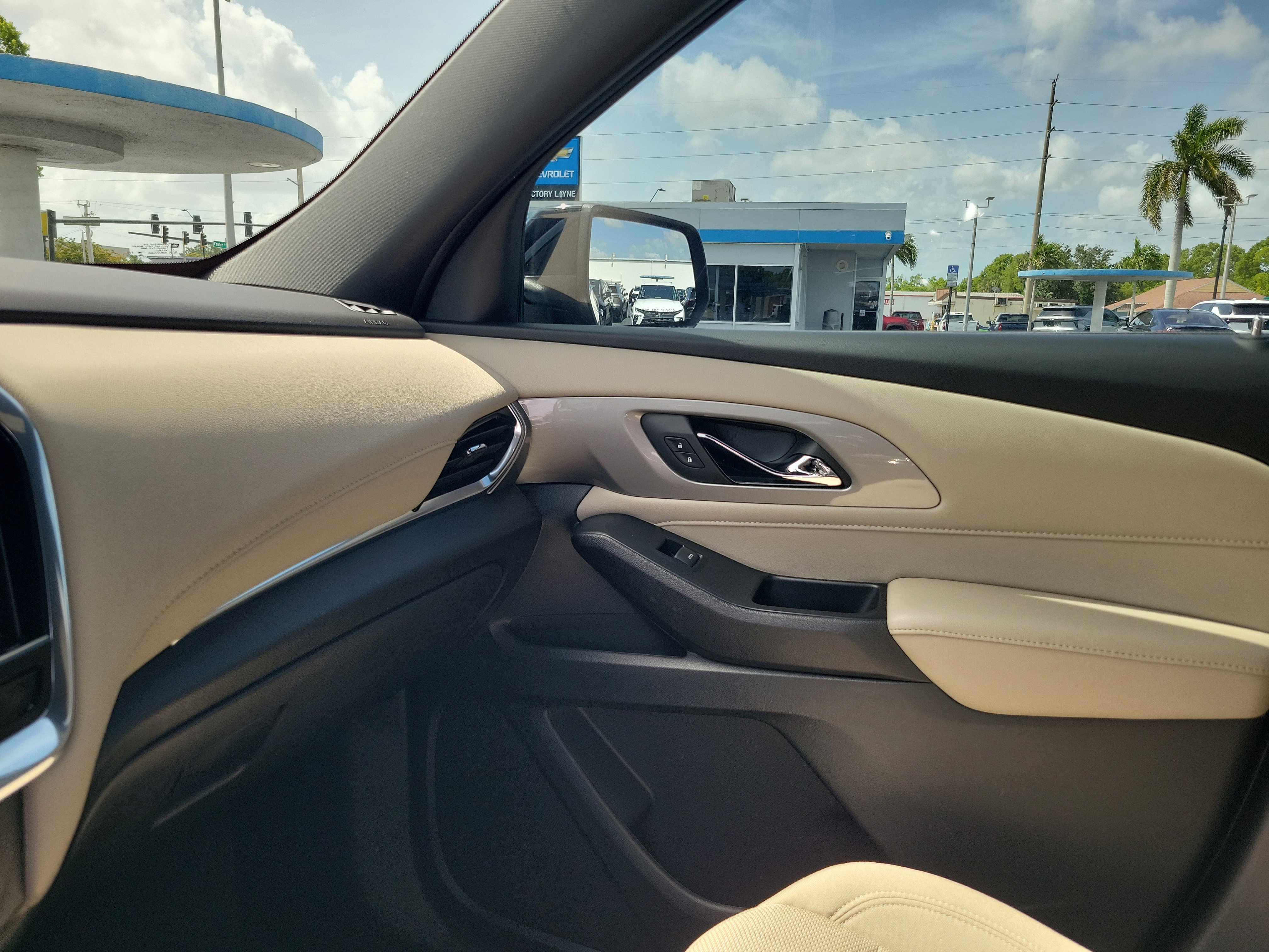 Used 2022 Chevrolet Traverse LS FWD image 27