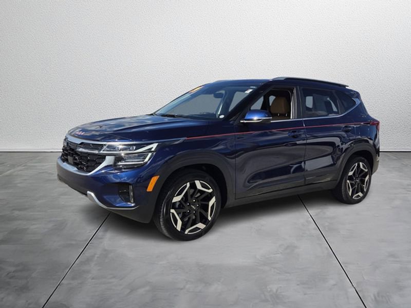 Used 2024 Kia Seltos SX w/ SX Sunroof Package image 2