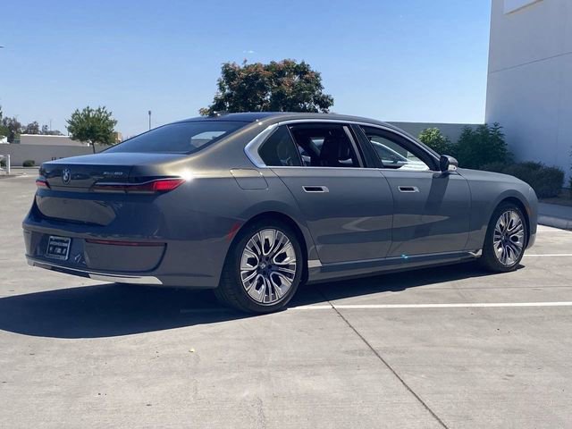 Used 2025 BMW i7 xDrive60 AWD/4WD image 6