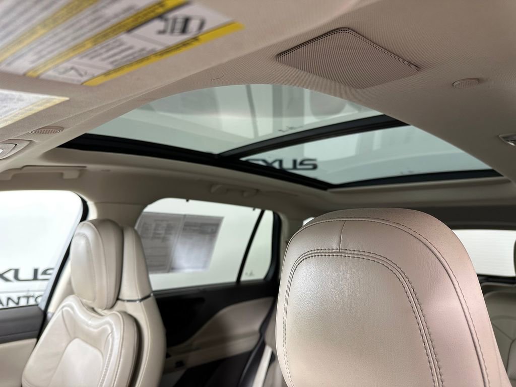 Used 2020 Lincoln Aviator Reserve w/ Equipment Group 202A image 4