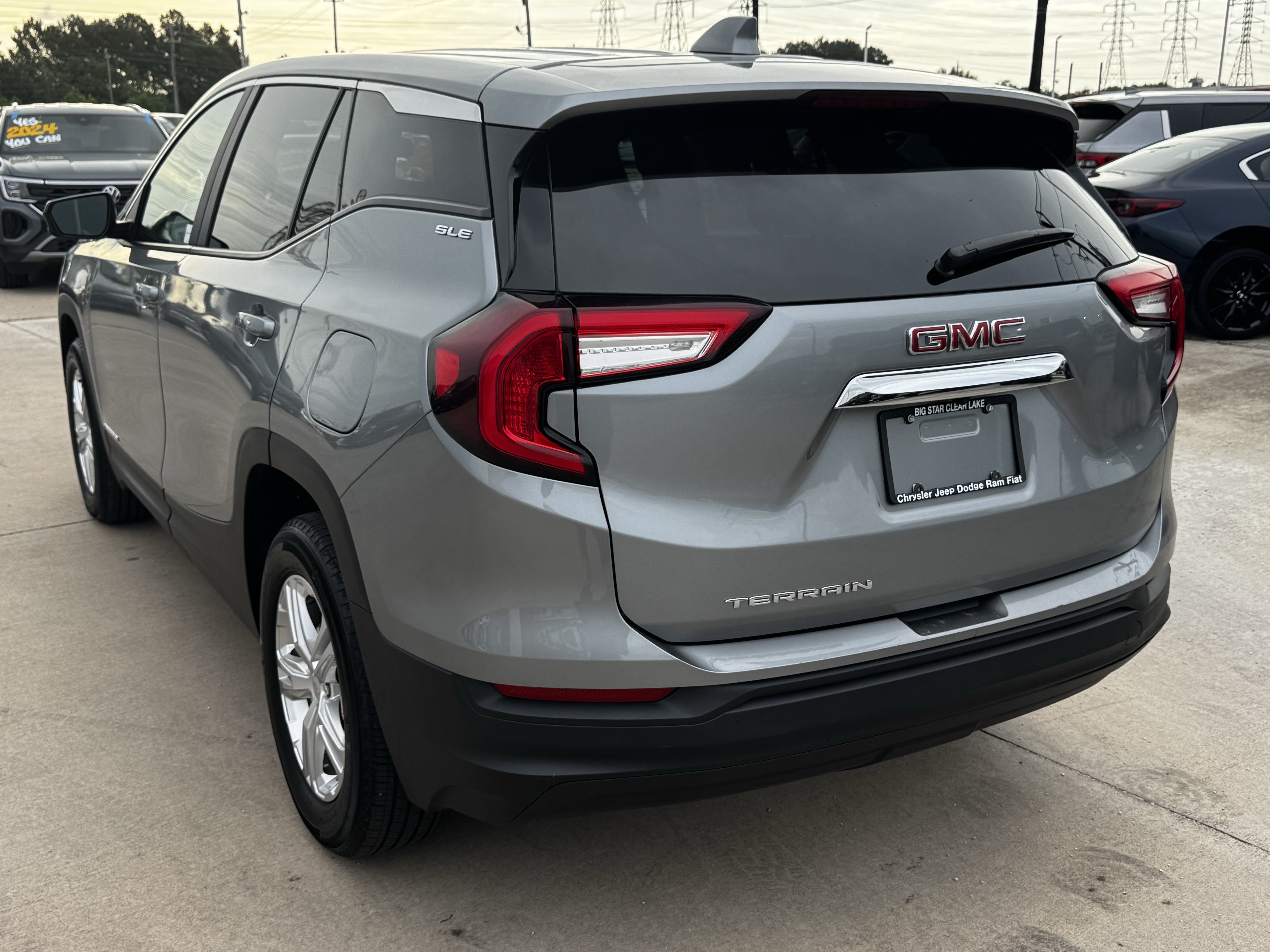 Used 2024 GMC Terrain SLE FWD image 8