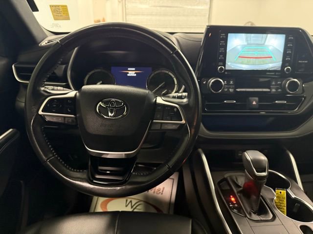 Used 2022 Toyota Highlander XSE image 17